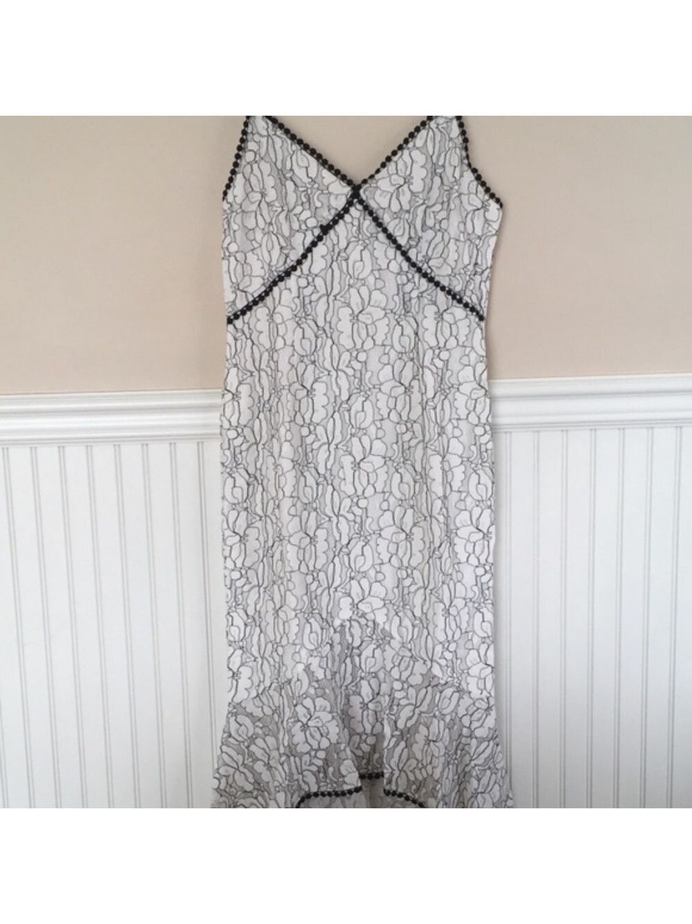 White and Black Dress - Picture 3 of 4